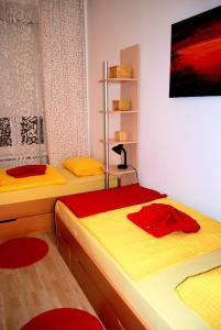 Кровать или кровати в номере Apartments Heine