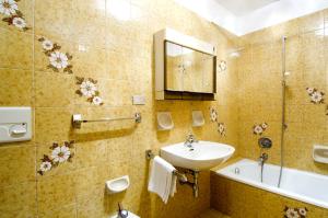 A bathroom at Sonnen Residence