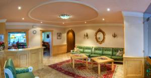 A seating area at Sonnen Residence