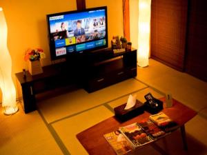 TV a/nebo společenská místnost v ubytování Moco hostel