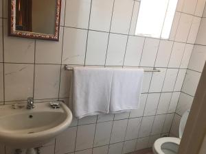 Essence of Africa Guesthouse tesisinde bir banyo