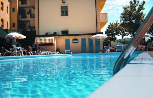 Bazén v ubytování Hotel Garden nebo v jeho okolí