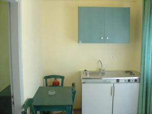 a small kitchen with a table and a sink at Bali Studios - Marinakis in Balíon