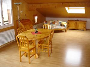 Posezení v ubytování Chalet Sunneschyn + 28 fotografií