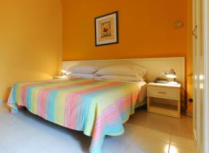 Postel nebo postele na pokoji v ubytování Hotel Michelangelo