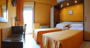 Postel nebo postele na pokoji v ubytování Hotel Michelangelo