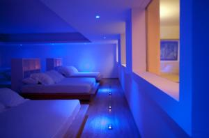 Un pat sau paturi într-o cameră la Sandy Beach Hotel & Spa - ex Sentido