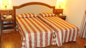 Postel nebo postele na pokoji v ubytování Albergo Corona