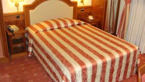 Postel nebo postele na pokoji v ubytování Albergo Corona