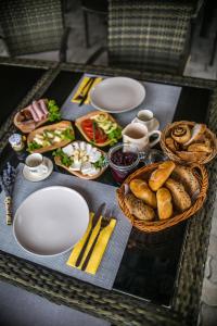 Jedlo v ubytovaní bed & breakfast alebo blízkom okolí