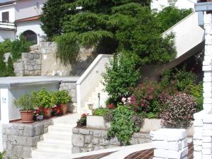Vonkajšia záhrada v ubytovaní Villa Marlin