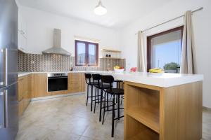 Kuchyň nebo kuchyňský kout v ubytování Seaside Villa Balos