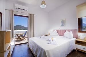 Postel nebo postele na pokoji v ubytování Seaside Villa Balos