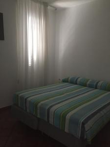 Appartamento Oleandri - Baia Verdeにあるベッド