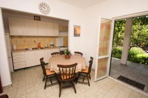 Kuchyň nebo kuchyňský kout v ubytování Apartments Plavica