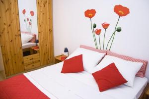 Säng eller sängar i ett rum på Apartments Plavica