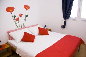 Postel nebo postele na pokoji v ubytování Apartments Plavica