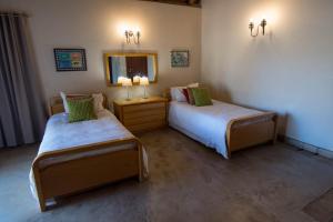 Ліжко або ліжка в номері Zebula Golf Estate and Spa - Jackals Call 8 pax Moi Signature Luxury villa
