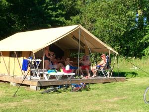 Majutusasutuse O2 Camping külastajad