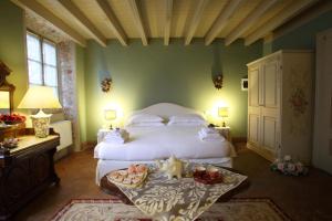 A bed or beds in a room at Villa Valentina
