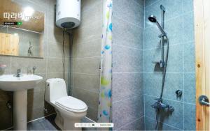 Koupelna v ubytování Gotjawal Geomunoreum Pension + 31 fotografií