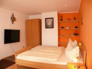 Un pat sau paturi într-o cameră la Zur deutschen Eiche