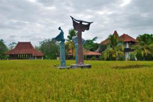 A garden outside Java Village Resort by HOMEE Yogyakarta