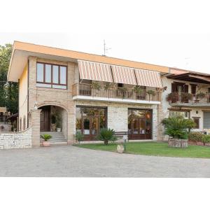 The building in which a panziókat is located