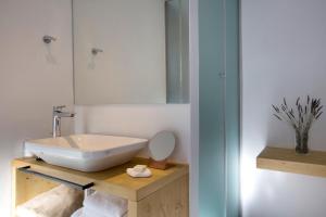 Koupelna v ubytování Dreambox Mykonos Suites