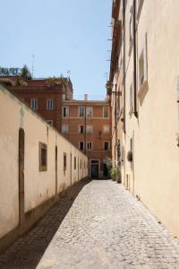 an empty street in an alley between buildings at Secret Rhome Loft in Rome
