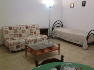 מיטה או מיטות בחדר ב-Casa vacanze con giardino ad 1 Km da Castro