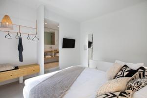 Postel nebo postele na pokoji v ubytování Dreambox Mykonos Suites