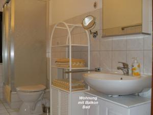 Et badeværelse på Gästehaus Bündge