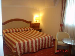 Postel nebo postele na pokoji v ubytování Albergo Corona