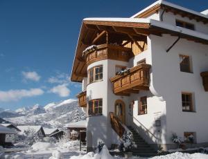 a building with a balcony in the snow at Apartment Schullehrer in Kauns