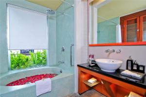 Koupelna v ubytování Mercure Kuta Bali