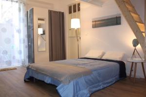 Una cama o camas en una habitación de Le Clos Beaufleury