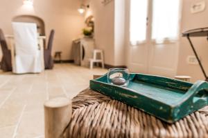 a green tray sitting on top of a couch at Borgo San Gaetano in Bernalda