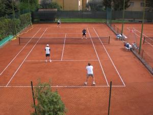 Tennis ja/või seinatennis majutusasutuses Garda Sporting Club Hotel või selle läheduses