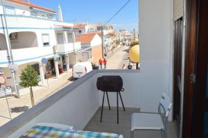 a balcony with a view of a city street at Apartamento Glamour in Manta Rota