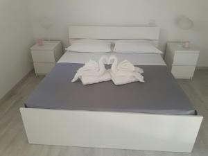 Postel nebo postele na pokoji v ubytování White Club Residence
