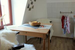 a table in a room with a bathtub and a table with a bag at Loft im Turmhaus am Weissen Hirsch in Dresden