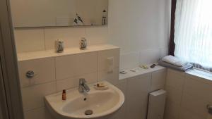 Altstadt-Apartment-Nuernberg-2-Zimmer-Suite-bis-5-Personenにあるバスルーム