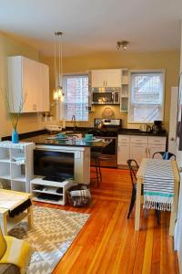 Afbeelding uit fotogalerij van Gorgeous 2 bed best North End location w parking in Boston