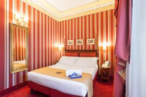 Postel nebo postele na pokoji v ubytování Hotel Manfredi Suite In Rome