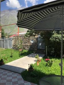 Dārzs pie naktsmītnes Soso Burduli's Guesthouse