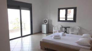 Postel nebo postele na pokoji v ubytování Tasos Rooms