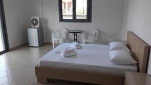 Postel nebo postele na pokoji v ubytování Tasos Rooms