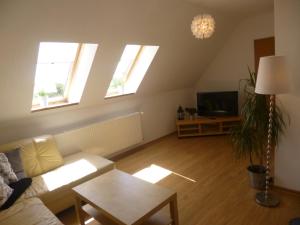 a living room with a couch and two windows at Ferienwohnungen Familie Jahn in Thesenvitz