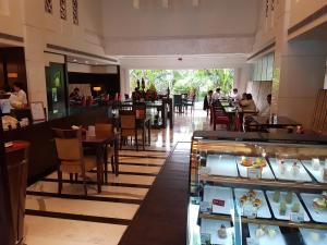 מסעדה או מקום אחר לאכול בו ב-Dia Park Premier